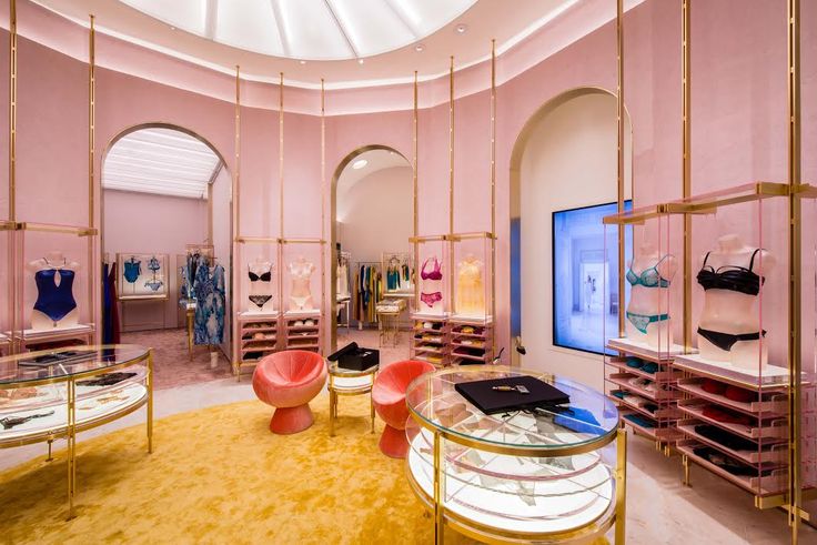 La Perla Four Seasons Mall